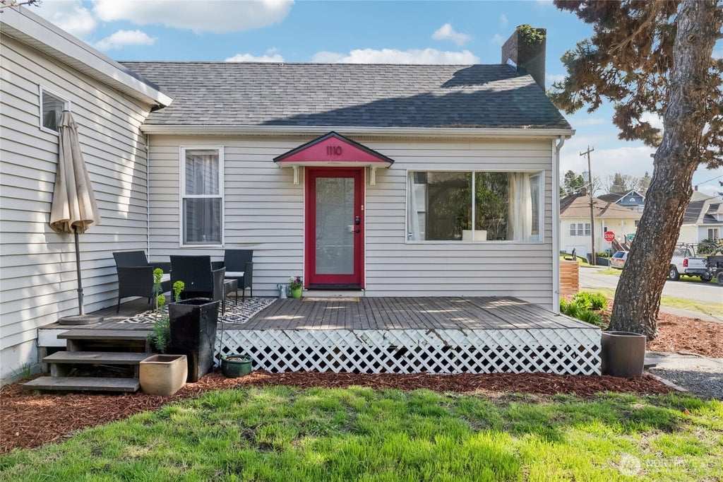 Photo of 1110 S Bennett Street, Seattle, WA 98108 (MLS # 2573306)