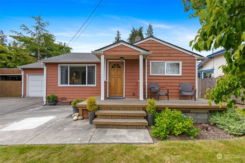 Photo of 212 W Mukilteo Boulevard, Everett, WA 98203 (MLS # 2139069)