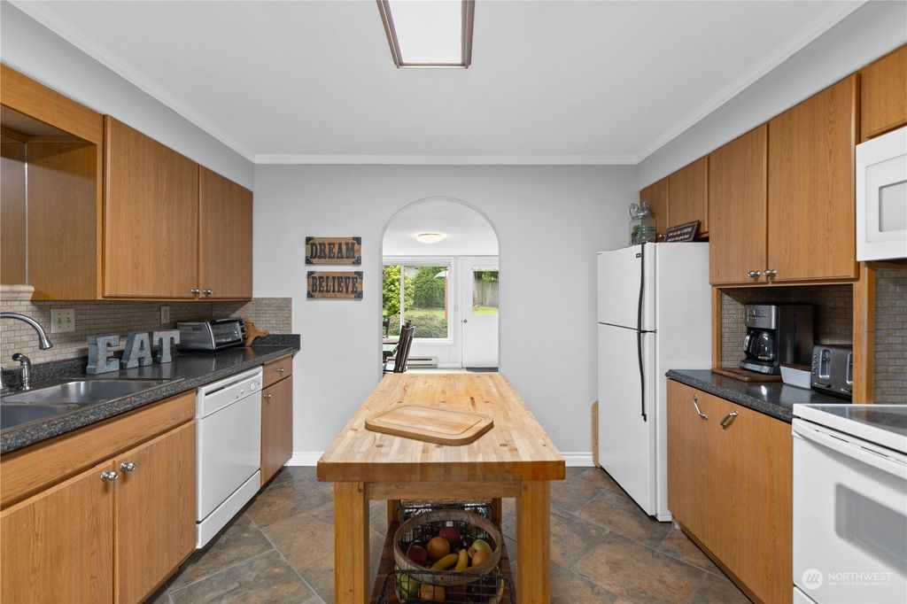 Photo of 212 W Mukilteo Boulevard, Everett, WA 98203 (MLS # 2139069)