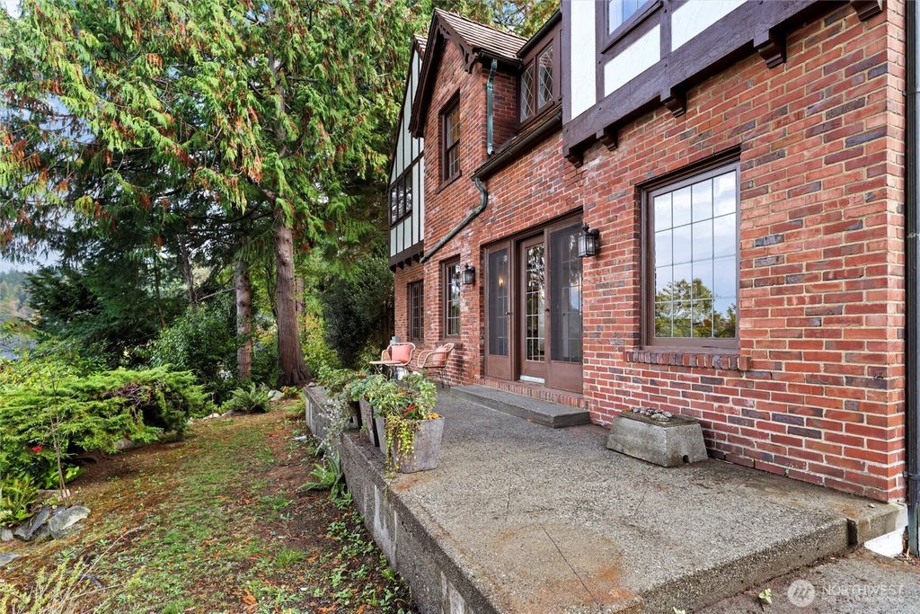 Photo of 16349 Maplewild Avenue SW, Burien, WA 98166 (MLS # 2445124)