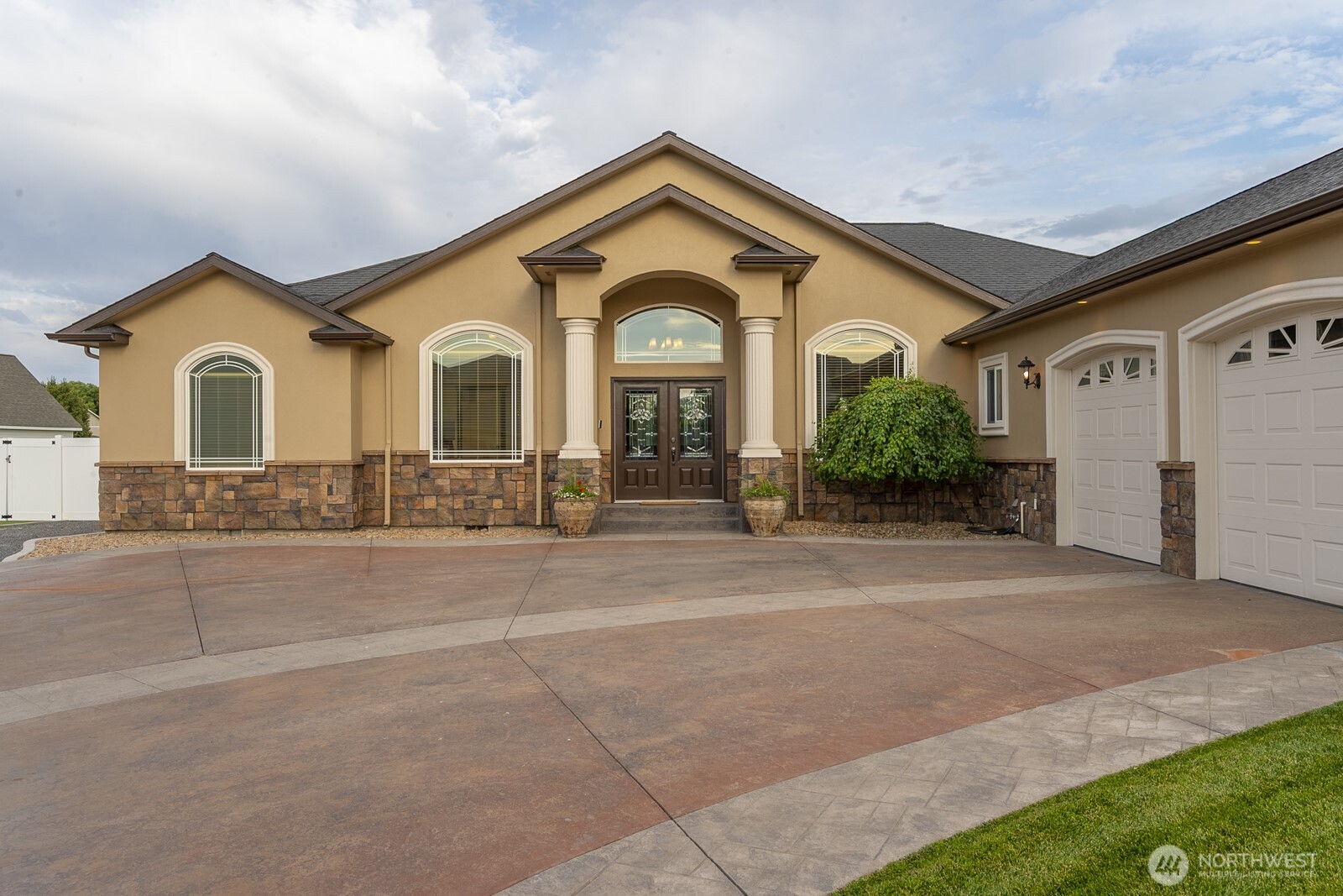 409 Dream Street SE