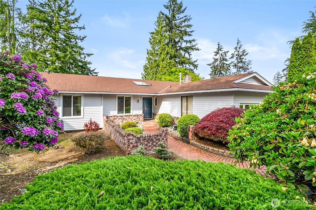 Photo of 18108 NE 31st St, Redmond, WA 98052 (MLS # 2381759)