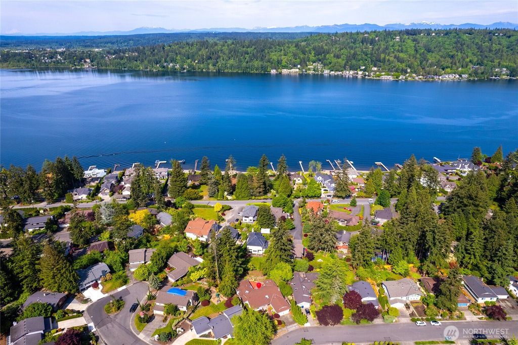 Photo of 18108 NE 31st St, Redmond, WA 98052 (MLS # 2381759)