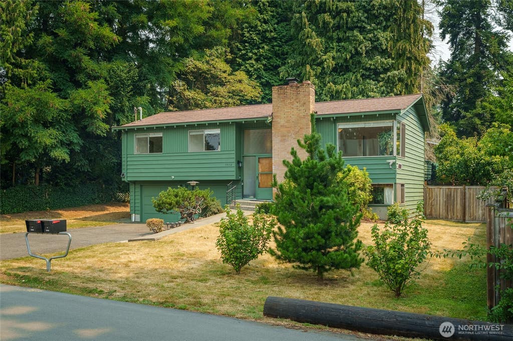 Photo of 15112 3rd Avenue NE, Shoreline, WA 98155 (MLS # 2565188)