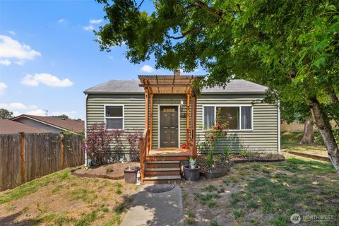Photo of 2033 Wright Avenue E, Tacoma, WA 98404 (MLS # 2455136)
