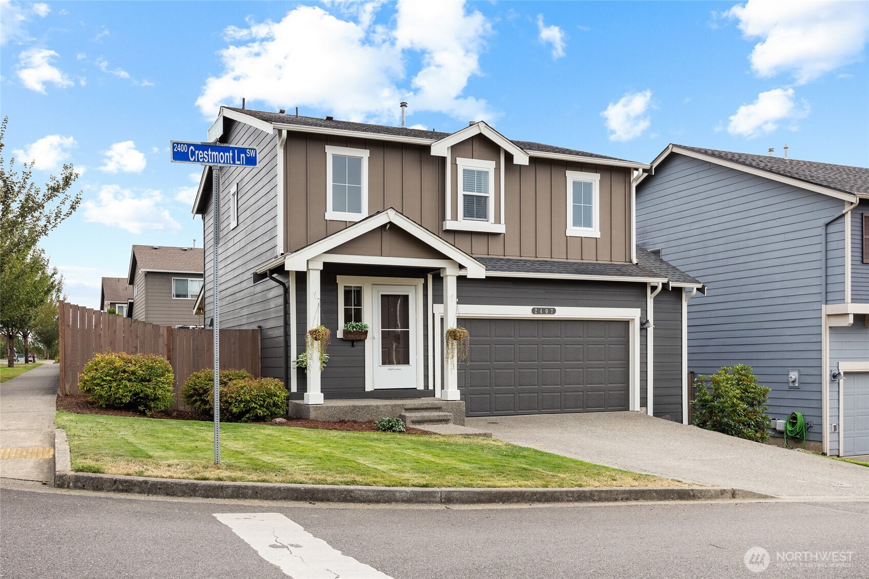 2407 Crestmont Lane SW