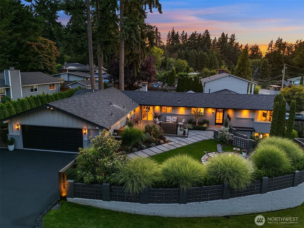 Photo of 15925 70th Avenue NE, Kenmore, WA 98028 (MLS # 2431592)