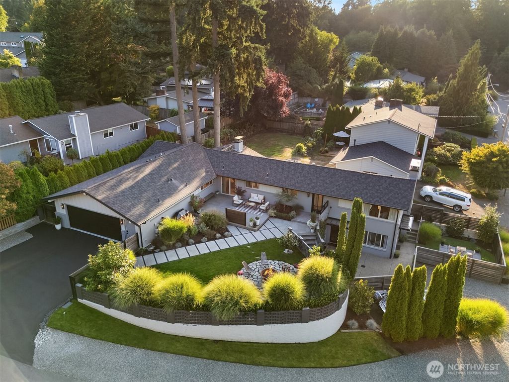 Photo of 15925 70th Avenue NE, Kenmore, WA 98028 (MLS # 2431592)