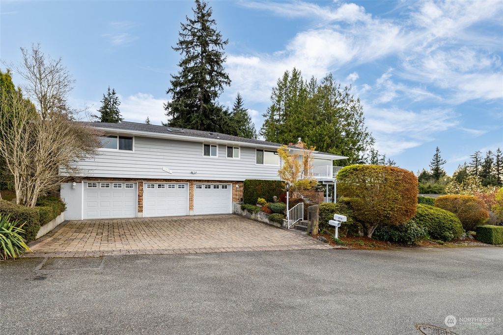 Photo of 2714 Saratoga Lane, Everett, WA 98203 (MLS # 2221777)