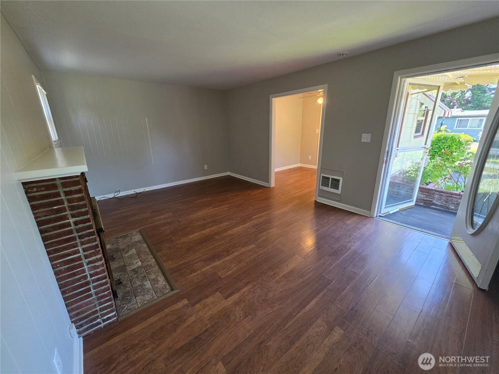 Photo of 520 28th Avenue, Longview, WA 98632 (MLS # 2552388)