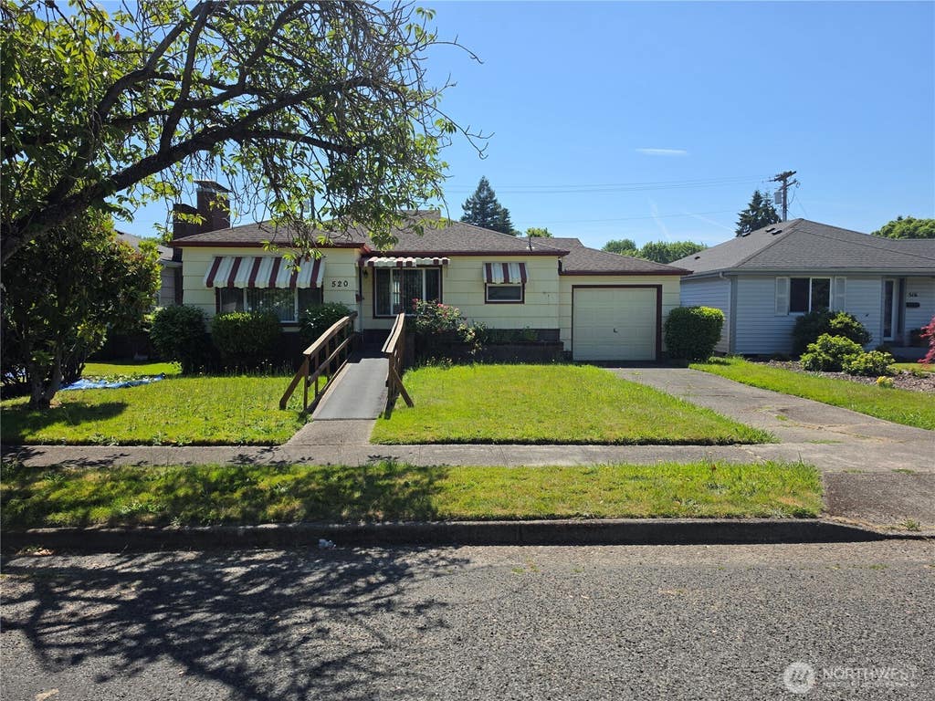 Photo of 520 28th Avenue, Longview, WA 98632 (MLS # 2552388)