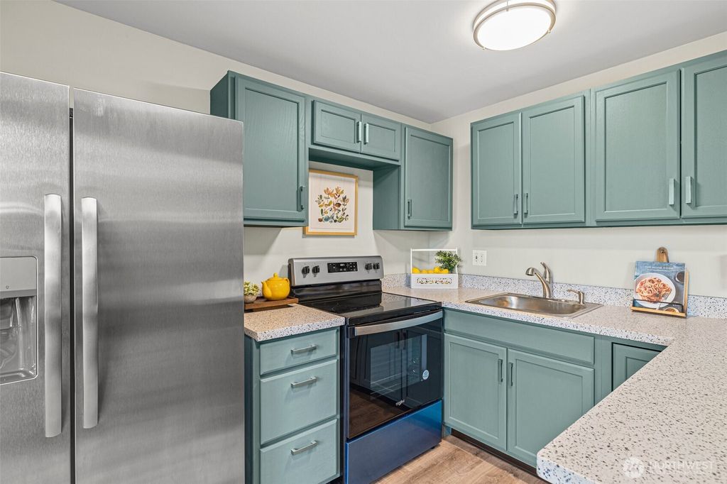 Photo of 1020 S 230th Street #B108, Des Moines, WA 98198 (MLS # 2459509)