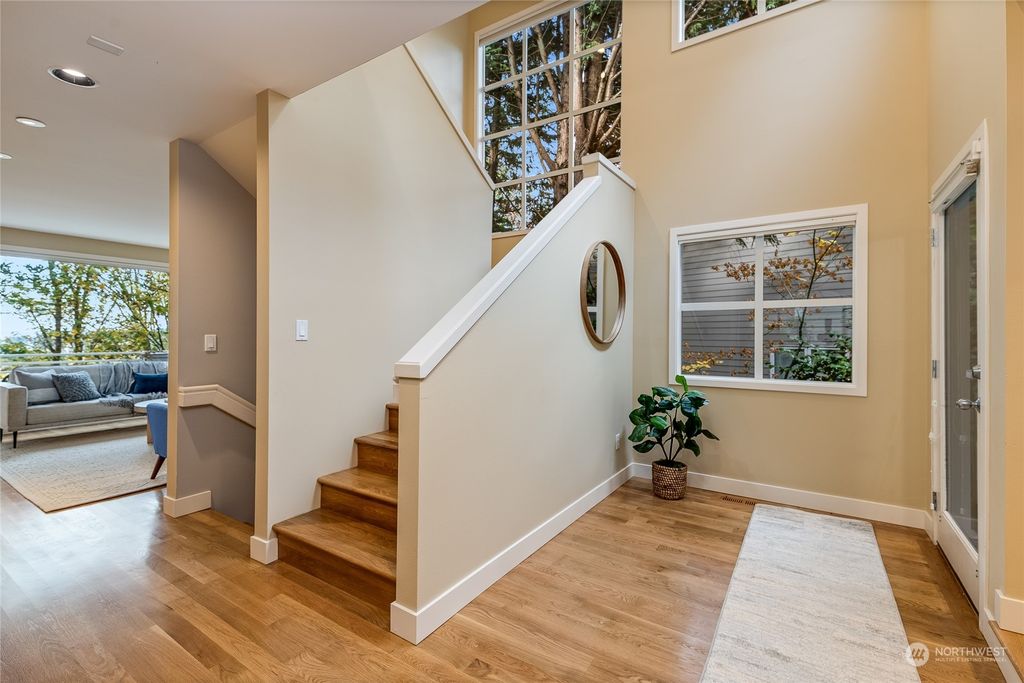 Photo of 11112 NE 106th Place, Kirkland, WA 98033 (MLS # 2011259)