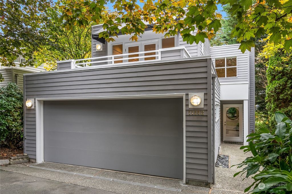 Photo of 11112 NE 106th Place, Kirkland, WA 98033 (MLS # 2011259)