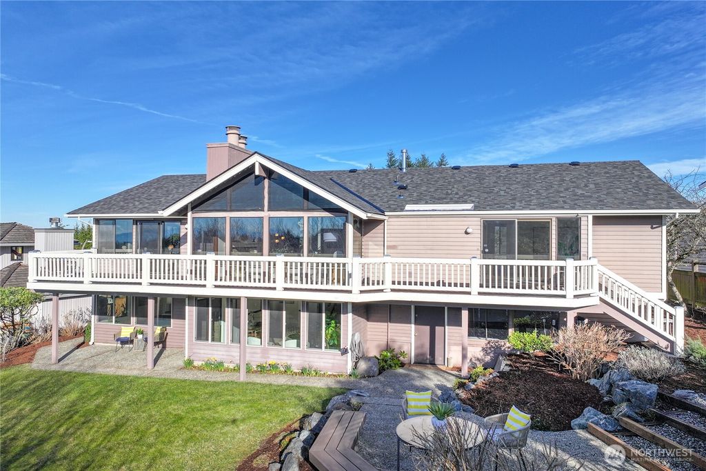 Photo of 4727 155th Pl SE Pl, Bellevue, WA 98006 (MLS # 2479483)