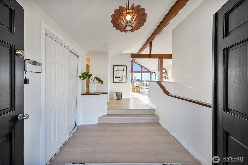 Photo of 4727 155th Pl SE Pl, Bellevue, WA 98006 (MLS # 2479483)