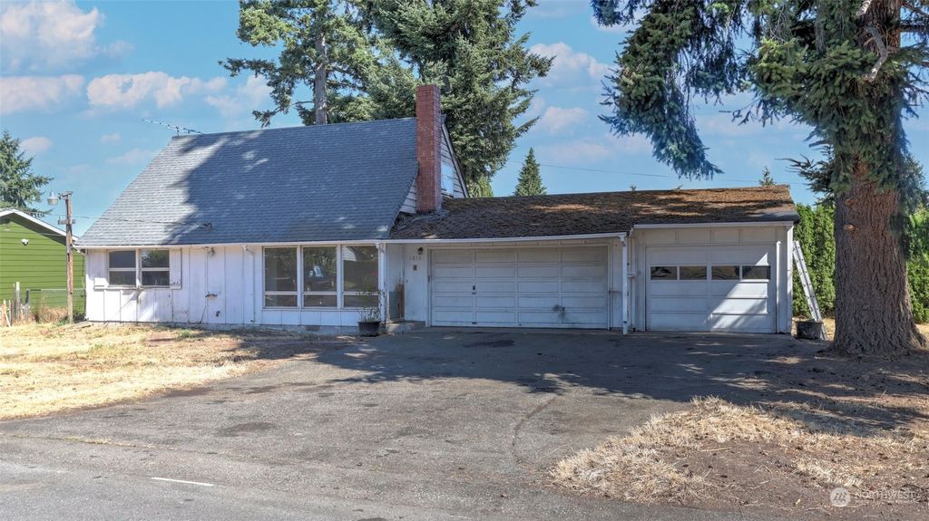 Photo of 1816 S 259th Street, Des Moines, WA 98198 (MLS # 2146695)