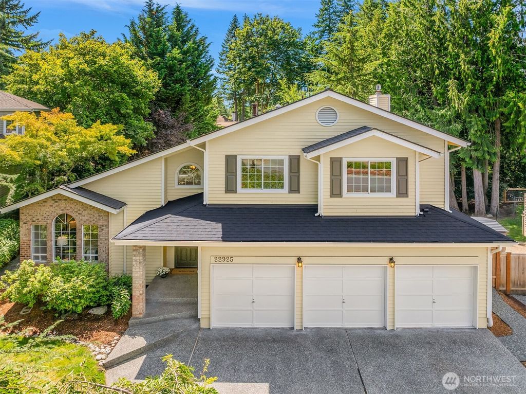 Photo of 22925 NE 15th Place, Sammamish, WA 98074 (MLS # 2432428)