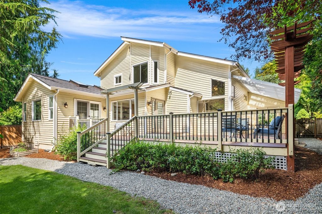 Photo of 22925 NE 15th Place, Sammamish, WA 98074 (MLS # 2432428)