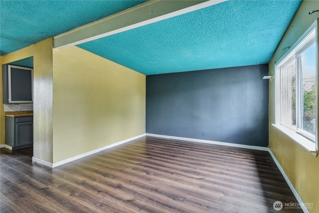 Photo of 11846 SE 170th Place, Renton, WA 98058 (MLS # 2406126)