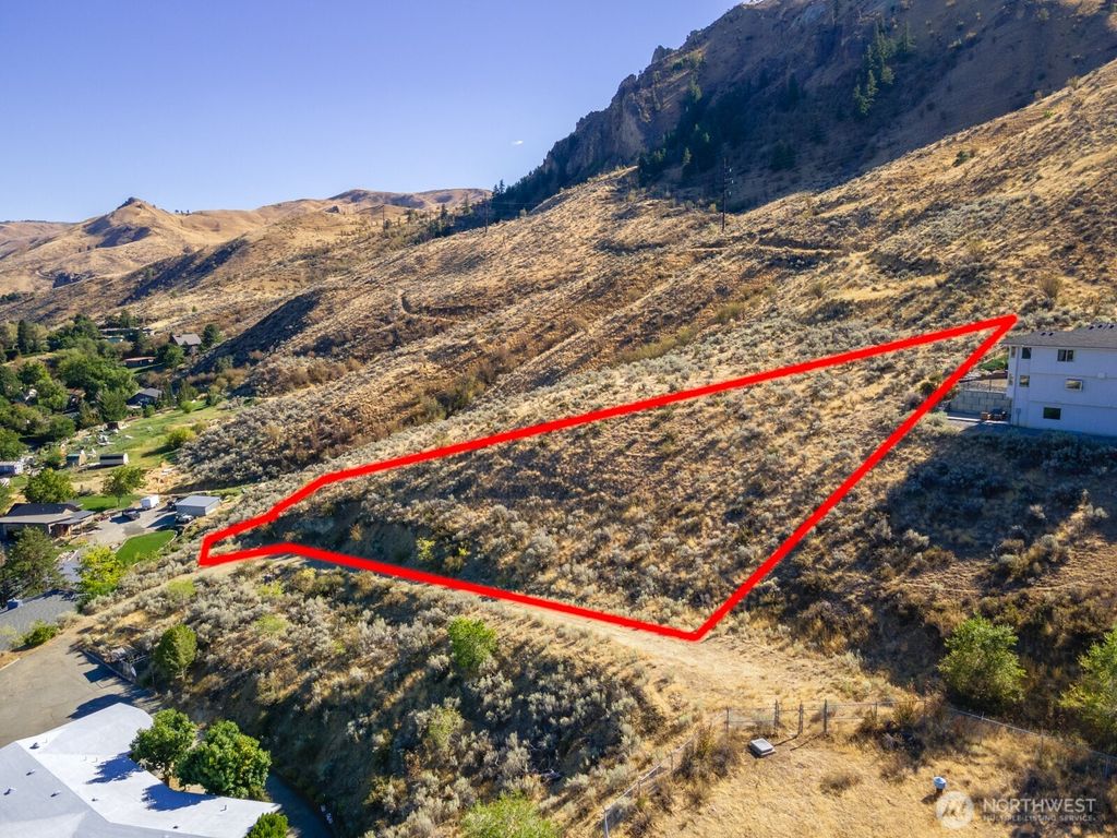 Photo of 1 NNA Skyline Drive, Wenatchee, WA 98801 (MLS # 2457437)