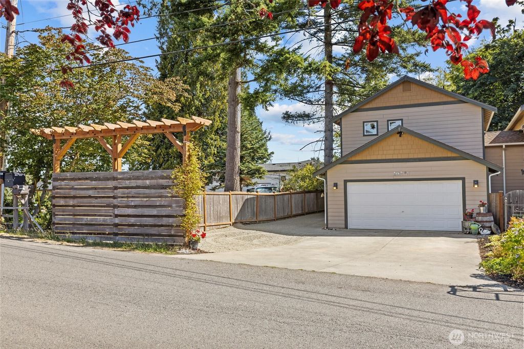 Photo of 109 203rd Place SW #1, Lynnwood, WA 98036 (MLS # 2425272)