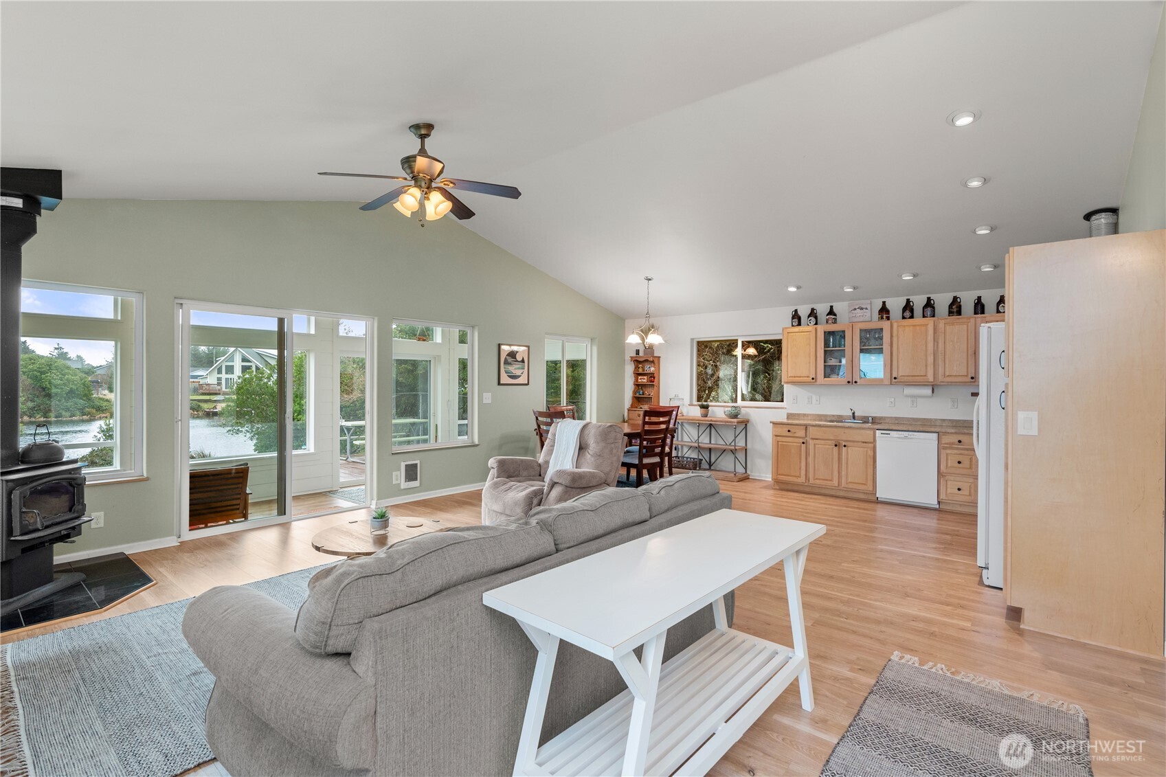 340 King Cyrus Loop SW