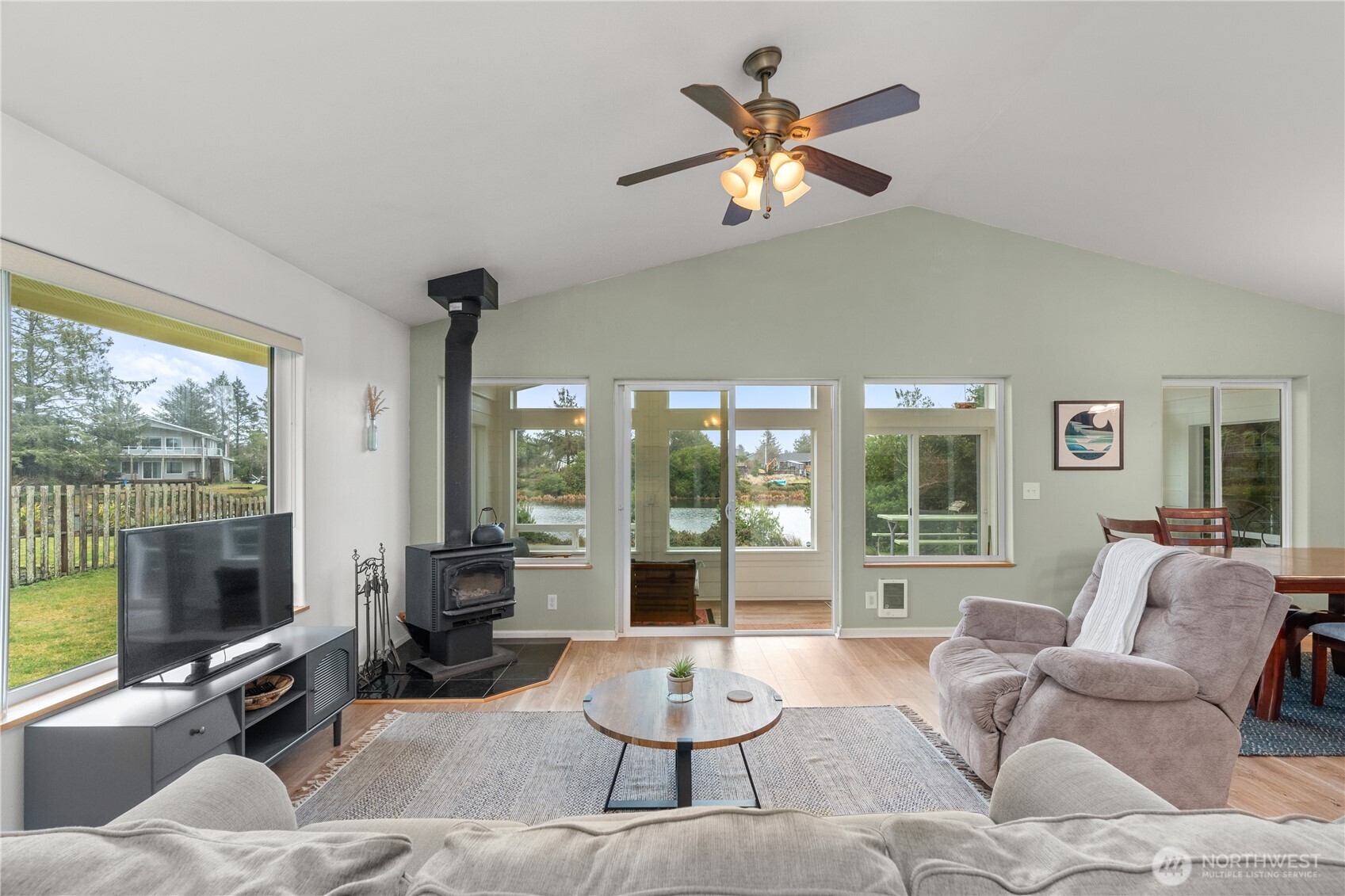 340 King Cyrus Loop SW