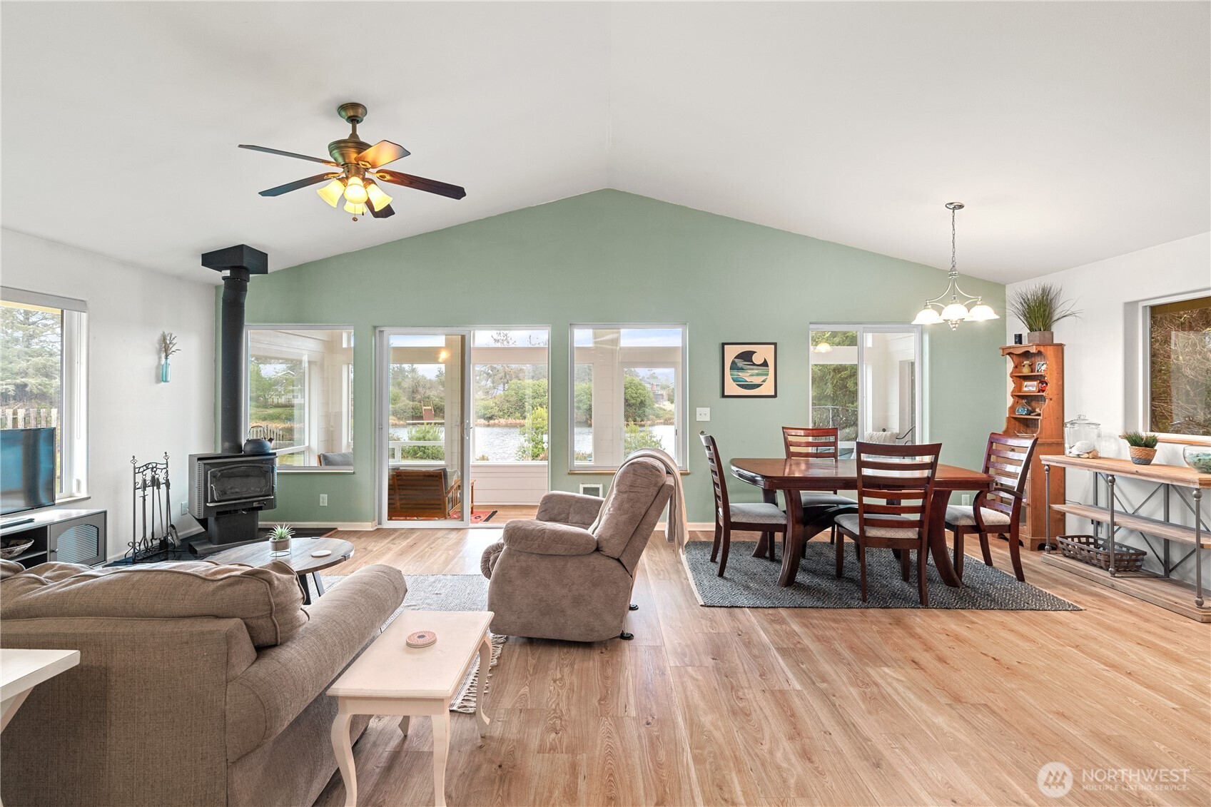 340 King Cyrus Loop SW