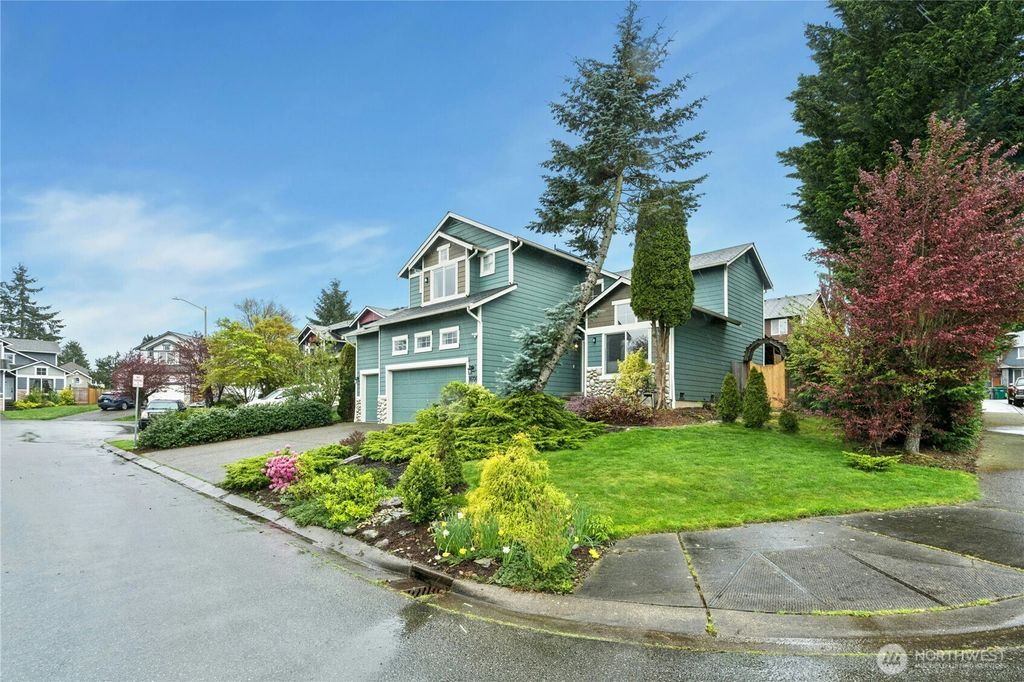 Photo of 16706 10th Place W, Lynnwood, WA 98037 (MLS # 2508094)