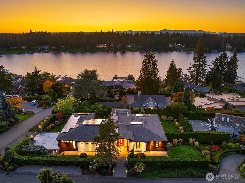 Photo of 8926 NE 36th Street, Yarrow Point, WA 98004 (MLS # 2467399)