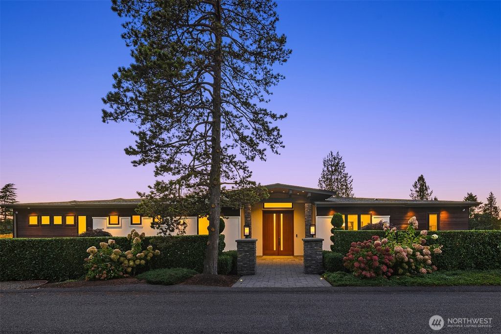 Photo of 8926 NE 36th Street, Yarrow Point, WA 98004 (MLS # 2467399)