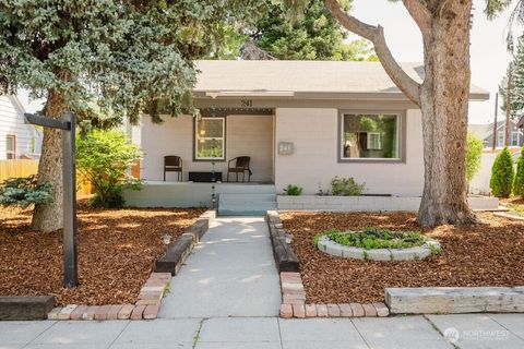 Photo of 241 N Garfield Street, Wenatchee, WA 98801 (MLS # 2530864)