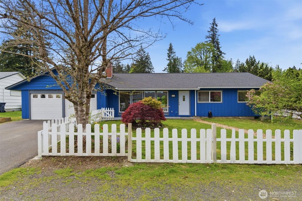 Photo of 607 S 14th Street, Shelton, WA 98584 (MLS # 2513870)