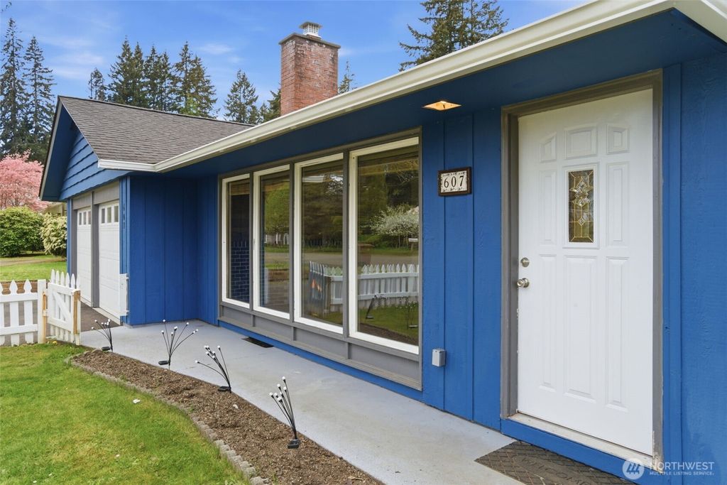 Photo of 607 S 14th Street, Shelton, WA 98584 (MLS # 2513870)