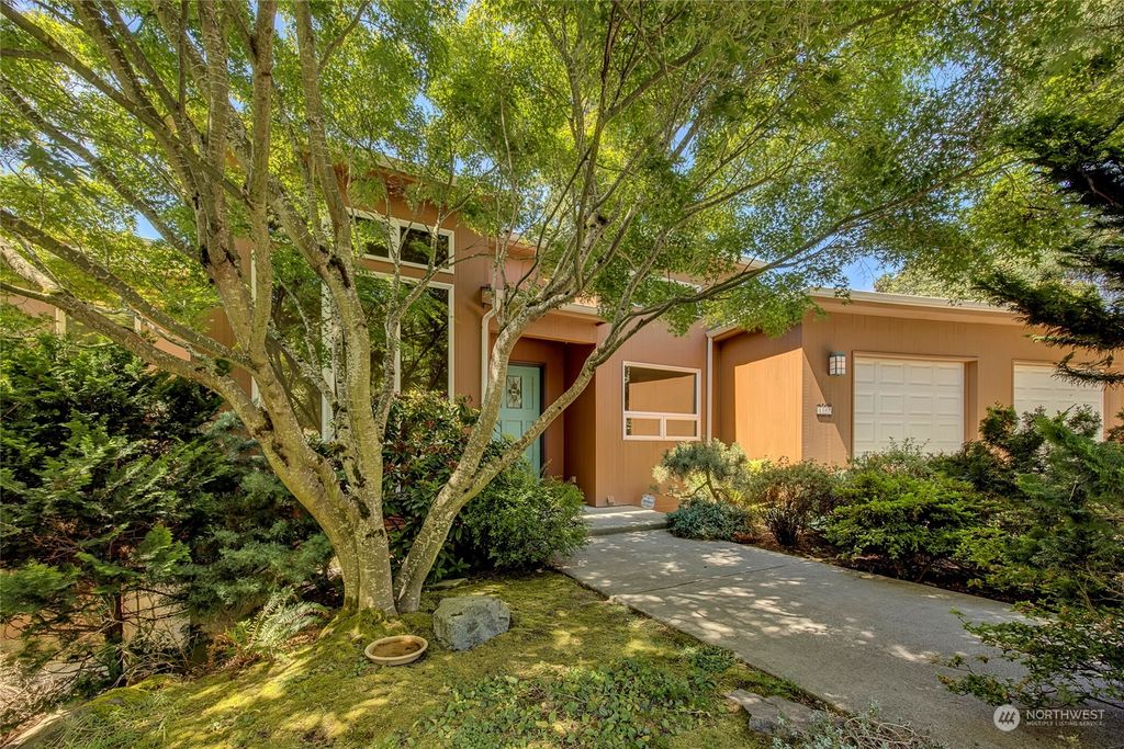 Photo of 2737 68th Avenue SE, Mercer Island, WA 98040 (MLS # 2267106)
