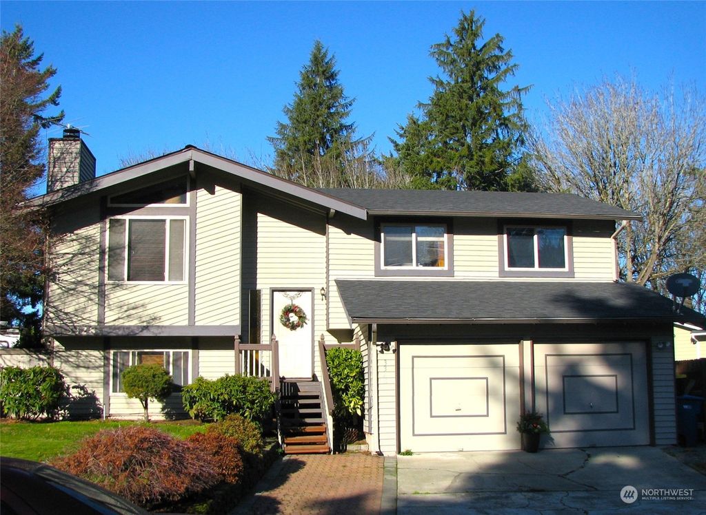 Photo of 3328 SE 16th Place, Renton, WA 98058 (MLS # 2182236)
