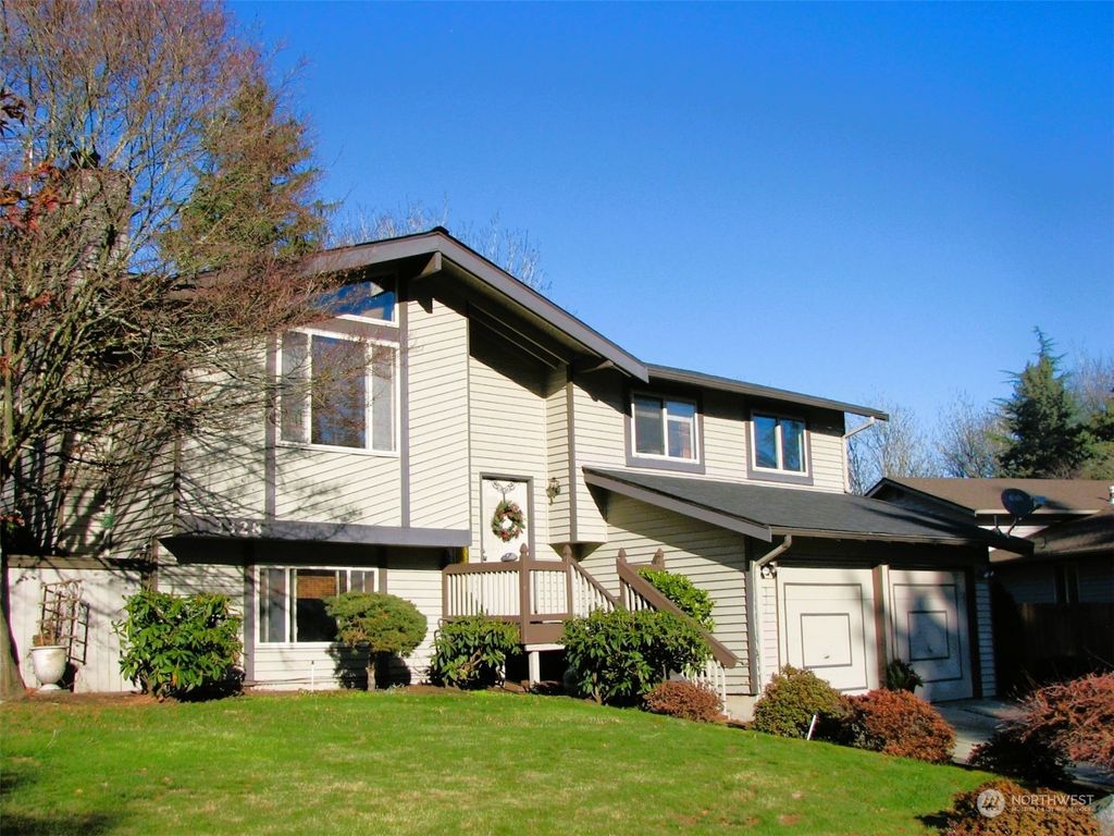 Photo of 3328 SE 16th Place, Renton, WA 98058 (MLS # 2182236)