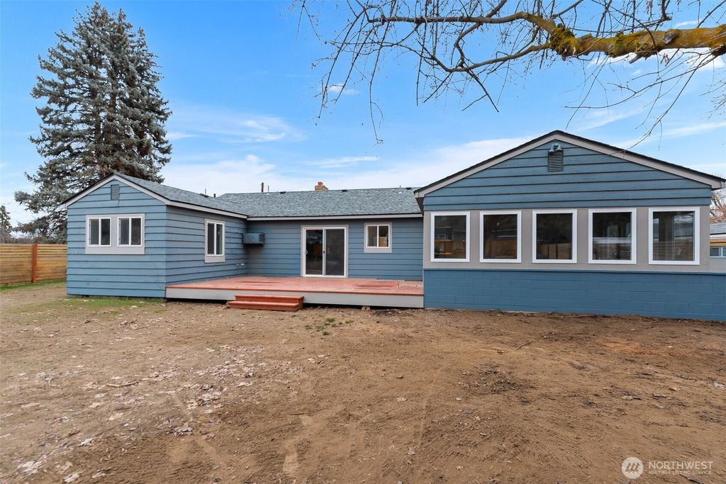 Photo of 1914 Harbel Street, Wenatchee, WA 98801 (MLS # 2479055)