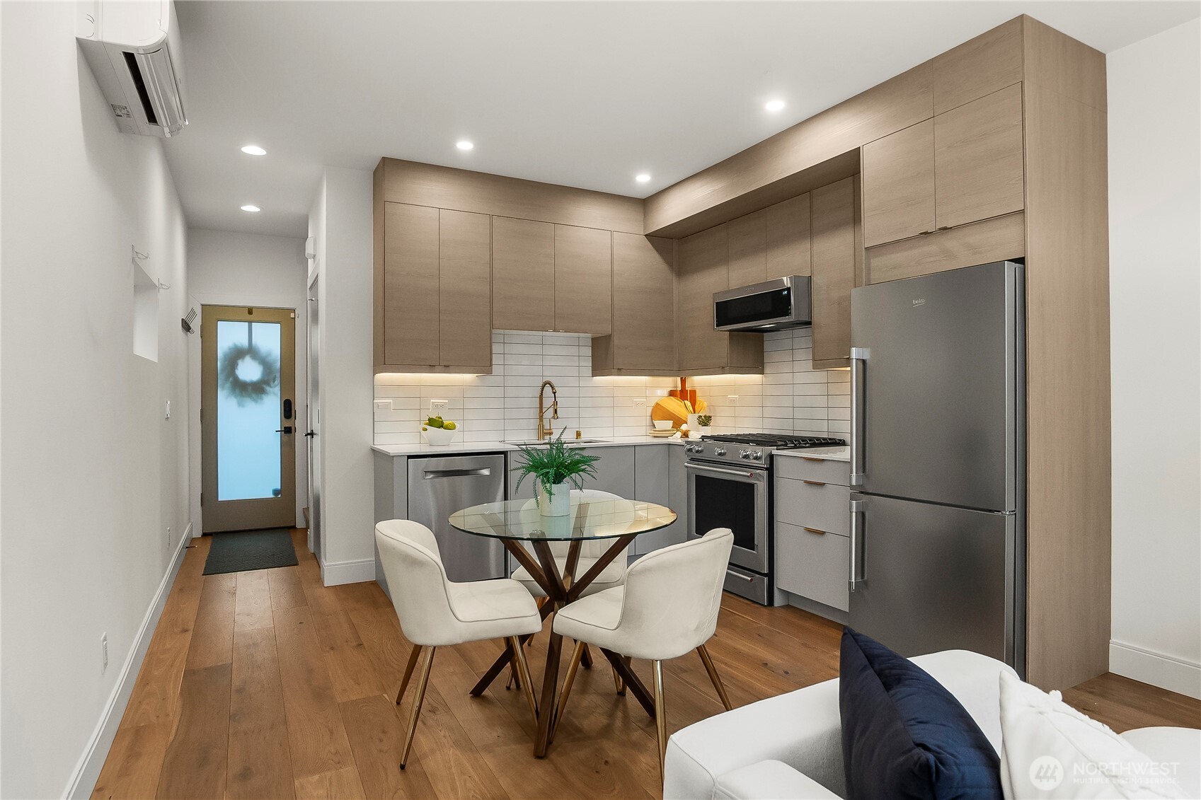 4758 Greenlake Way N