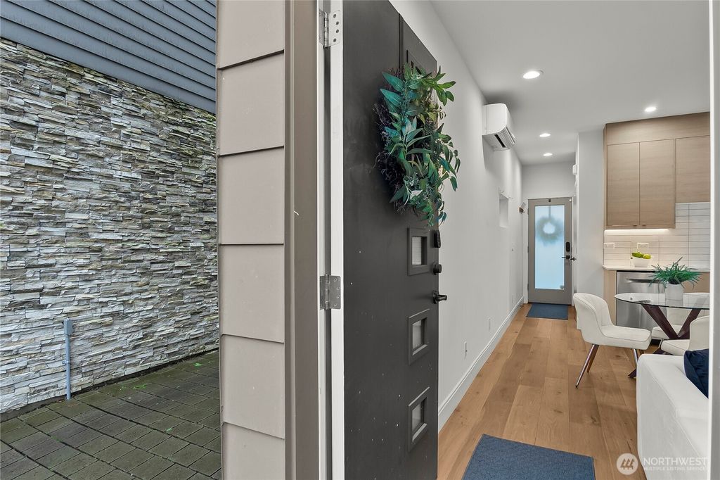 Photo of 4758 Greenlake Way N, Seattle, WA 98103 (MLS # 2469418)