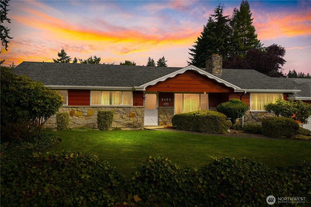 Photo of 2404 S 360th Street, Federal Way, WA 98003 (MLS # 2584963)