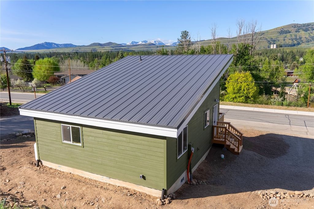 Photo of 428 Castle Avenue, Winthrop, WA 98862 (MLS # 2498279)