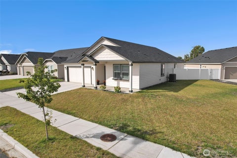 Photo of 4212 W Bufflehead Blvd BLVD, Moses Lake, WA 98837 (MLS # 2586910)