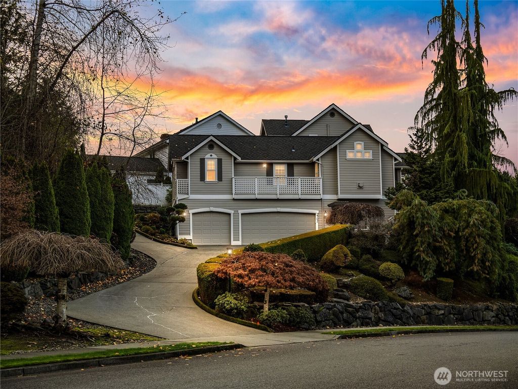 Photo of 2702 17th Avenue SE, Puyallup, WA 98372 (MLS # 2463936)