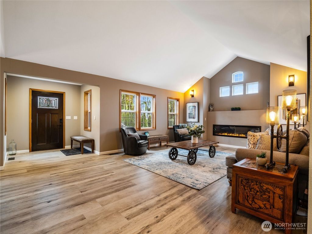 Photo of 2702 17th Avenue SE, Puyallup, WA 98372 (MLS # 2463936)