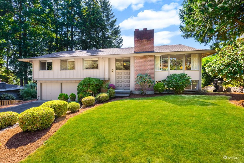 Photo of 15303 NE 68th Street, Redmond, WA 98052 (MLS # 1983885)