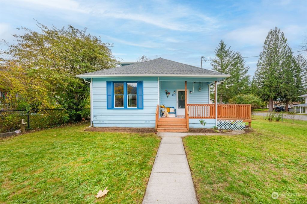 Photo of 302 Lewis Avenue, Gold Bar, WA 98251 (MLS # 2176540)