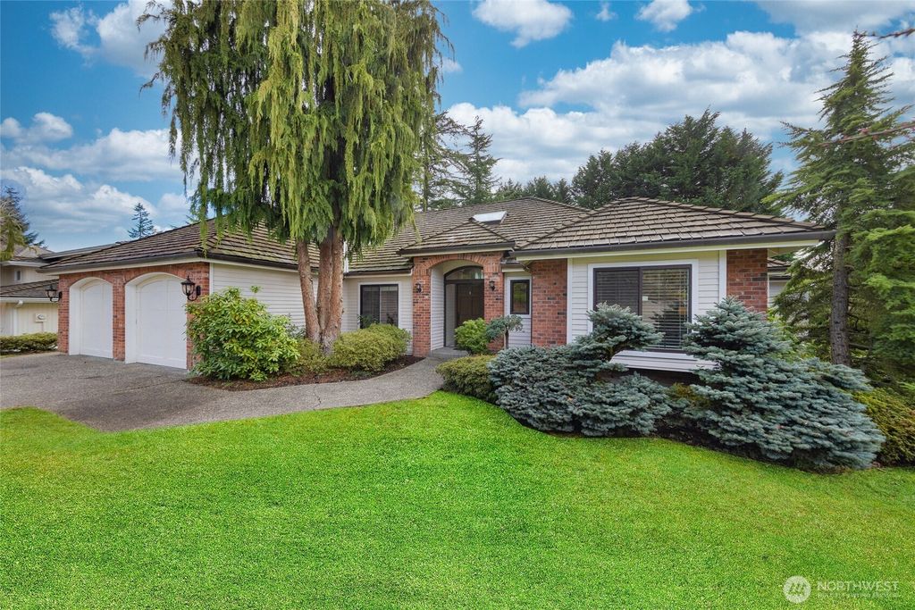 Photo of 6290 155th Place SE, Bellevue, WA 98006 (MLS # 2344837)