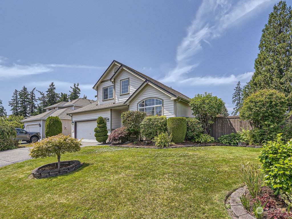 Photo of 401 25th Avenue Pl, Milton, WA 98354 (MLS # 2136546)